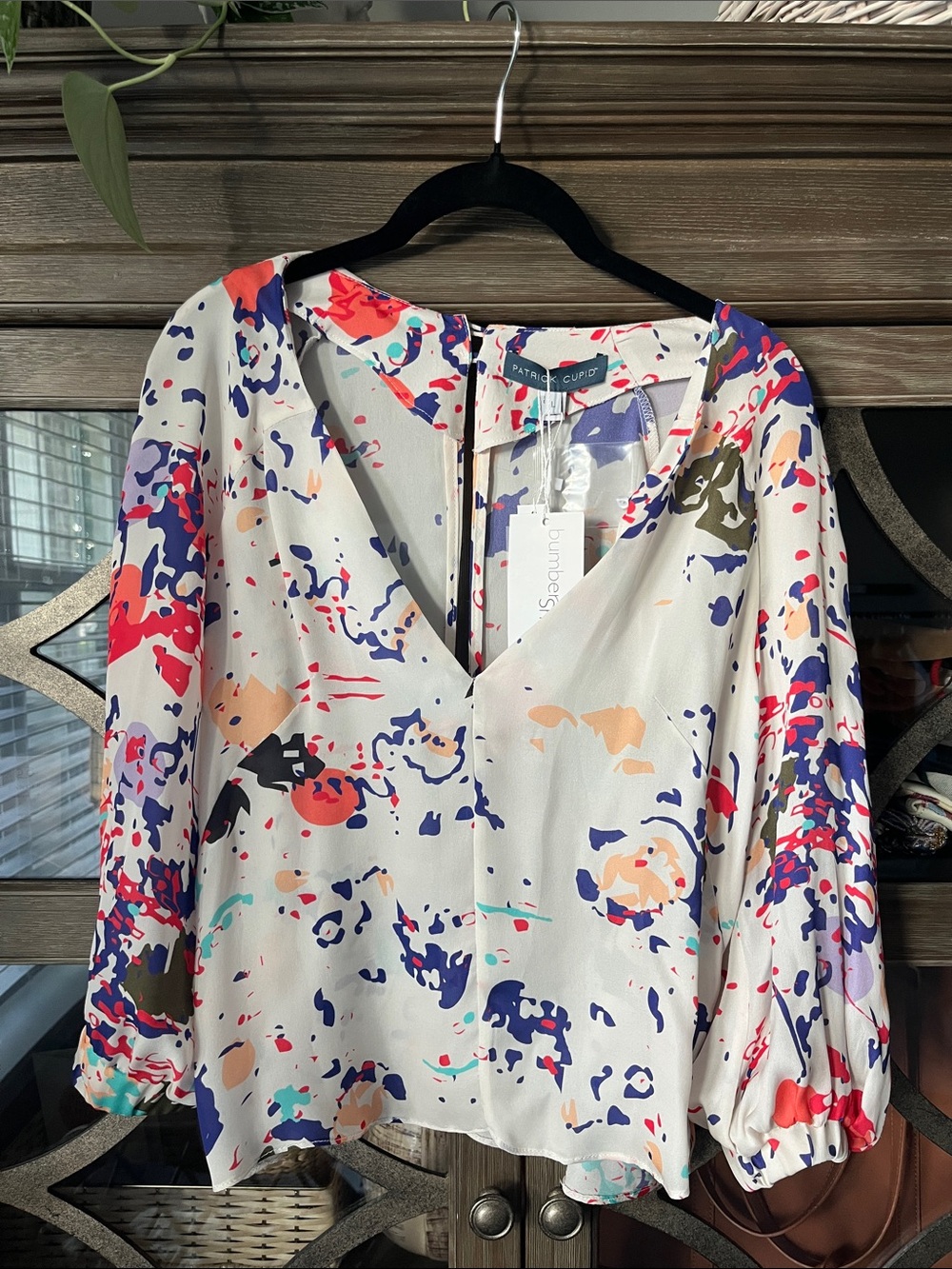 100% Silk Patrick Cupid NWT Multicolor V-Neck Printed Blous